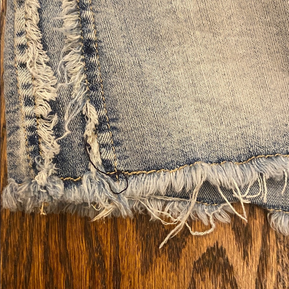 Coco + Carmen denim jean shorts NWT - Picture 3 of 5